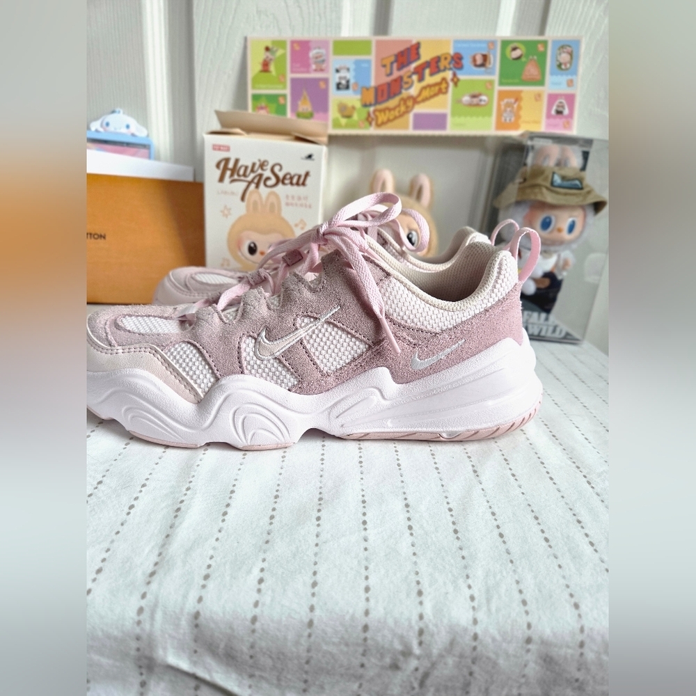 Nike Wmns Tech Hera ‘Pearl Pink’ | Size 7.5 | 2023 Release | Gently Used - Picture 3 of 6